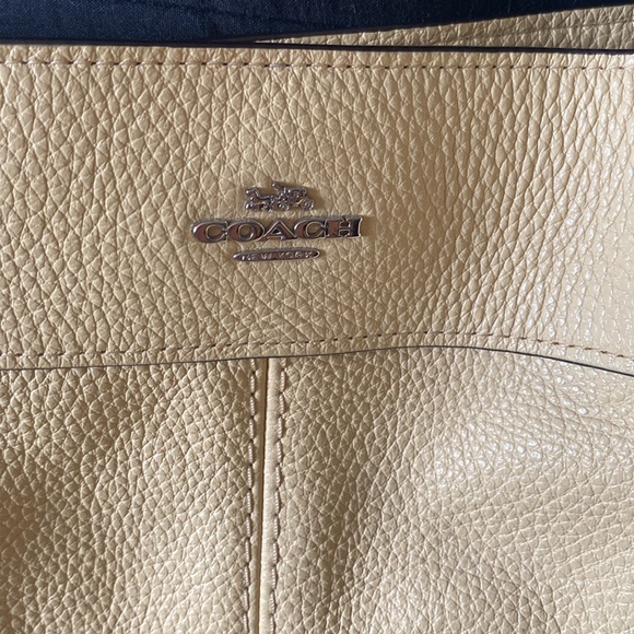 Beautiful new without tags Coach shoulder bag - Picture 2 of 12